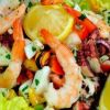Морская симфония вкуса: салаты с морепродуктами и рыбой