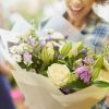 Доставка цветов для любимых: как выбрать идеальный букет правильно